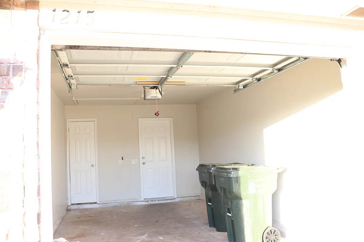 Building Photo - 1215 Eastgate Dr