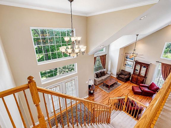 5th image of 207 Easton Ct