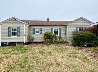 131 Highland Dr, Johnson City, TN 37601