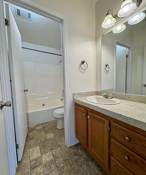 2401 W Covey Ln — Photo 20