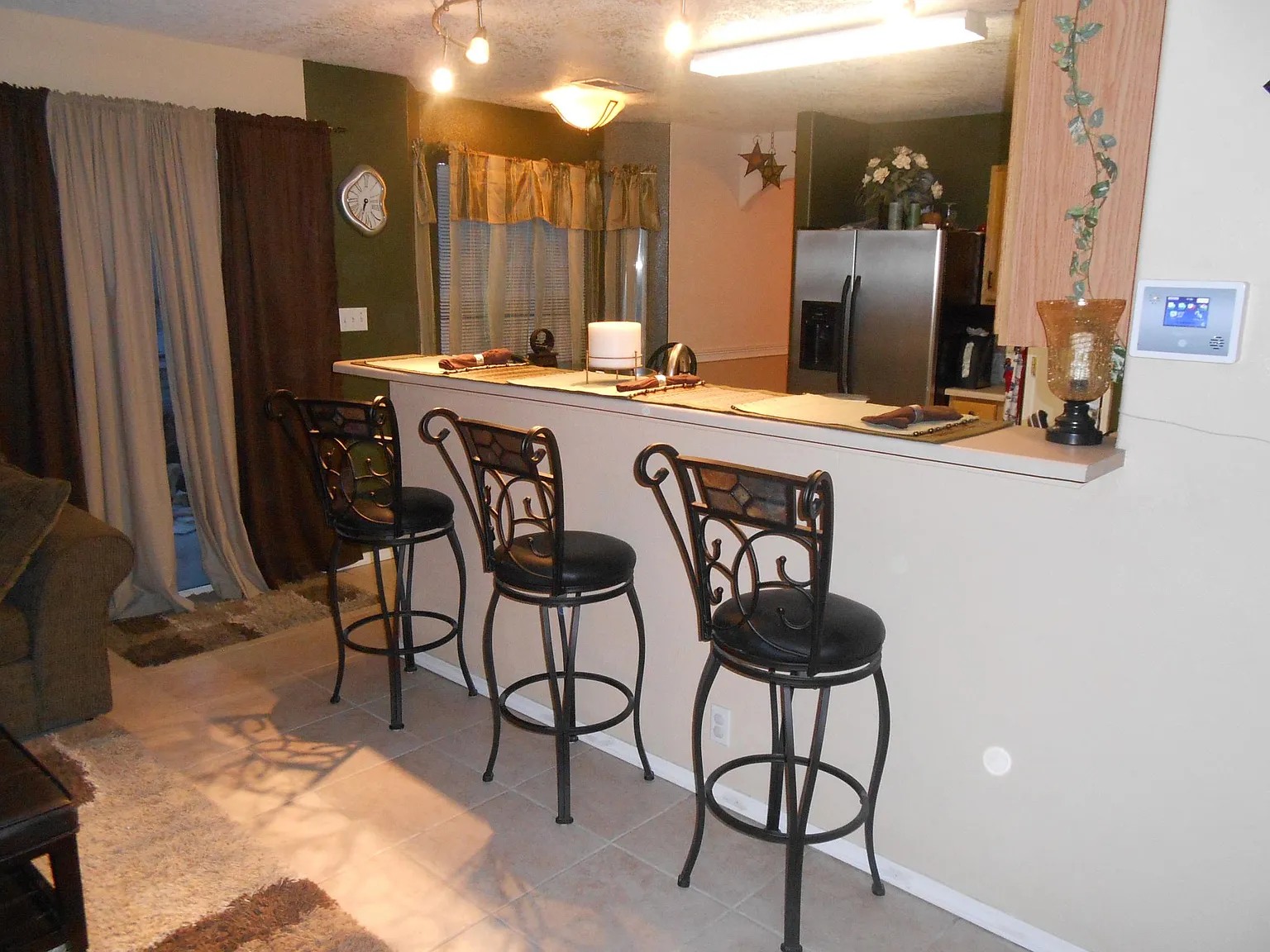 3 bed, 2.5 bath, 1875 sqft, $2,200 — Photo 3