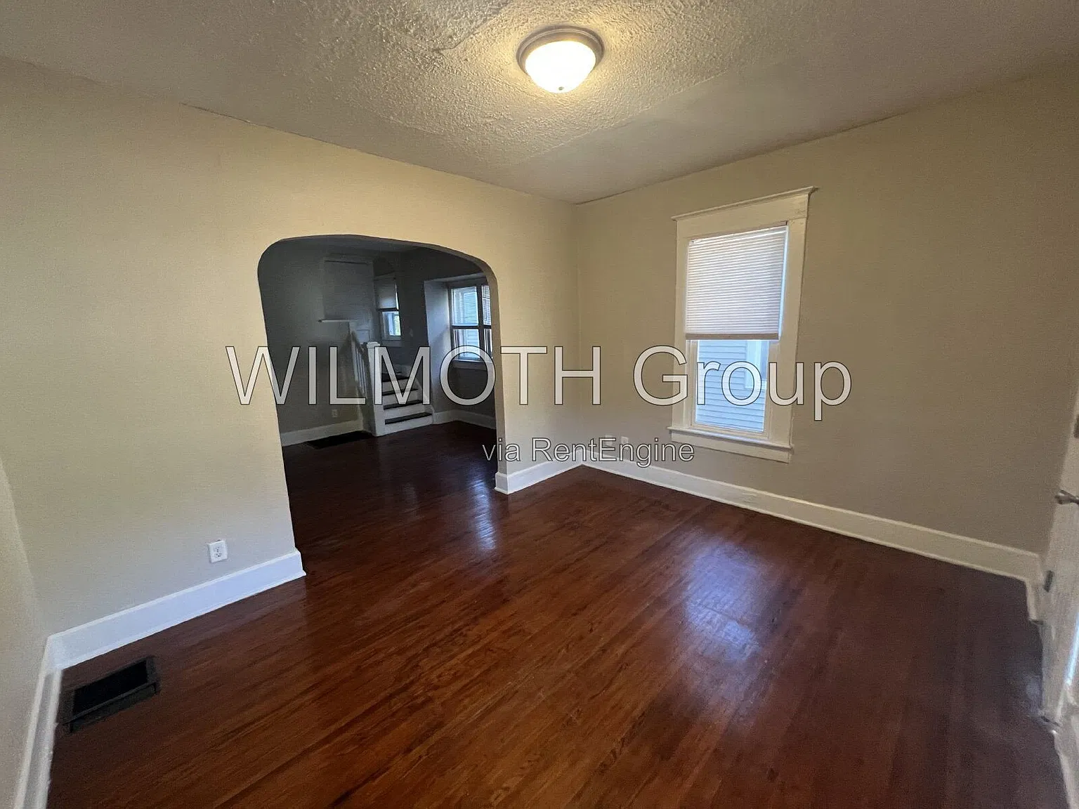 3 bed, 1.0 bath, 1200 sqft, $950 — Photo 2