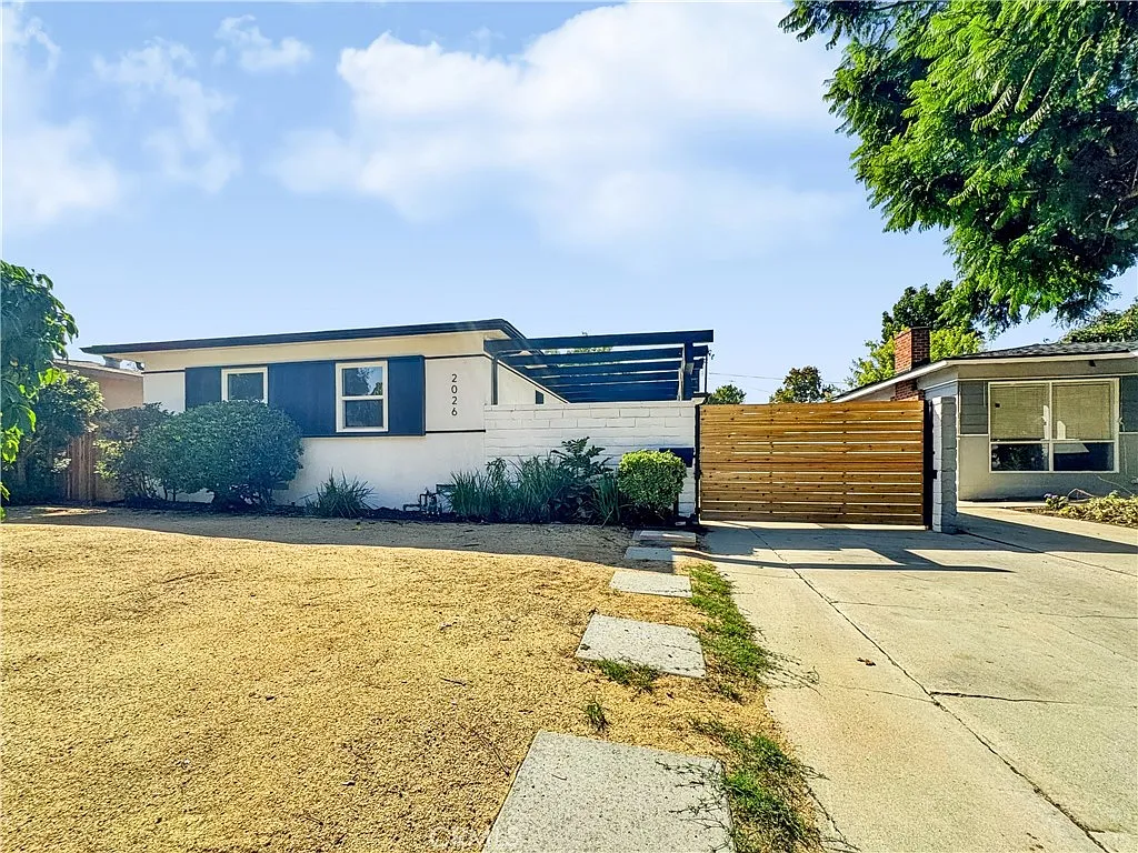 4 bed, 1622 sqft, $5,500 — Photo 2