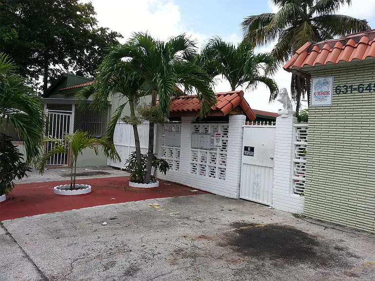 645 NW 32nd St #7 — Photo 15