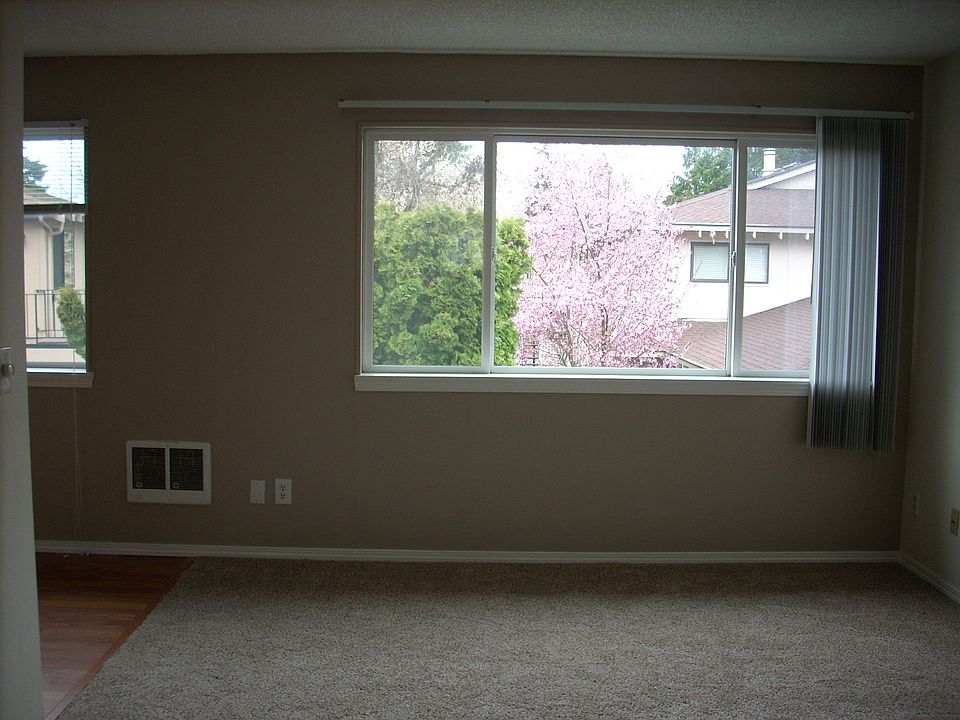 1st image of 2820 Garden Ct #2820