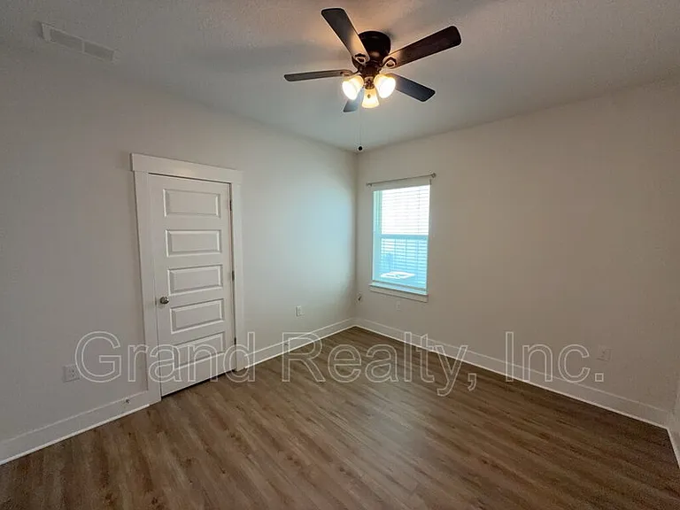 5869 Danbury Blvd — Photo 19