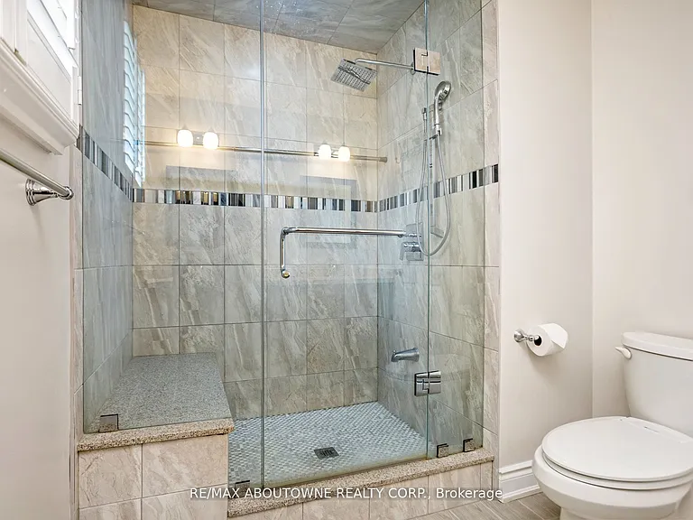 2235 Grenville Dr — Photo 22