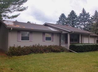 1450 Country Club Ct, Platteville, WI 53818