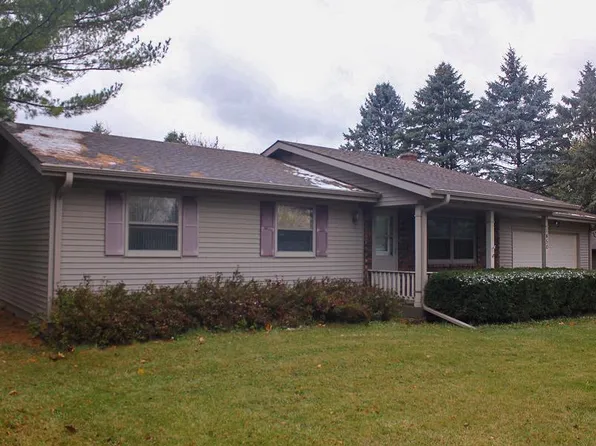 1450 Country Club Court, Platteville, WI 53818