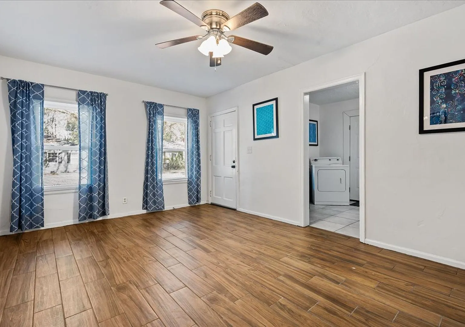 Charming Duplex Near Daffin Park with Private Fenced Yard and Off-Street Parking — Photo 2