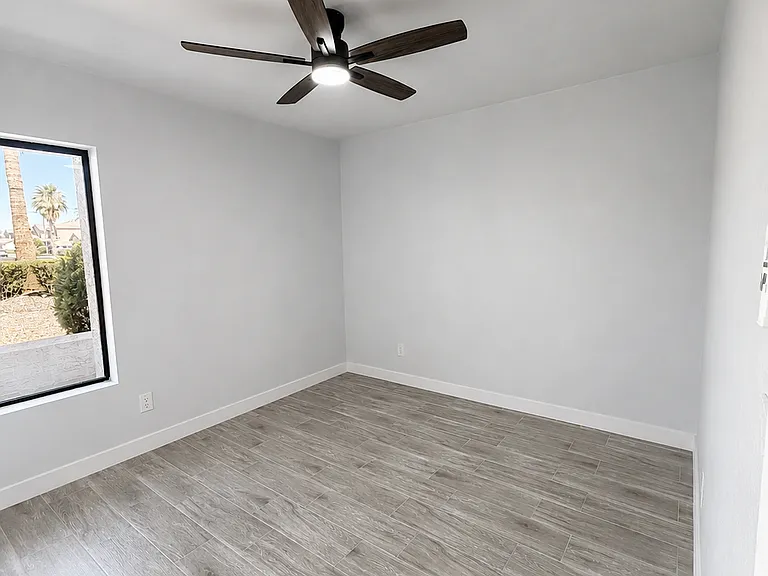 6714 E Paradise Ln — Photo 10
