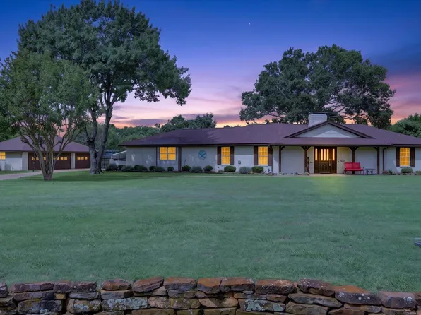 105 Elm Dr, Red Oak, TX 75154