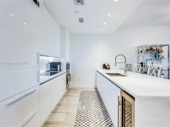 801 S Pointe Dr APT 406, Miami Beach, FL 33139