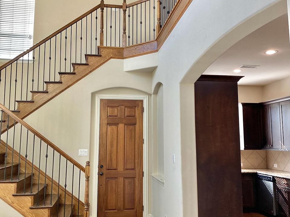 1st image of 861 Dartford Dr