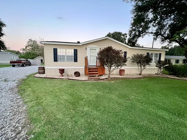221 Robbie St, Breaux Bridge, LA 70517