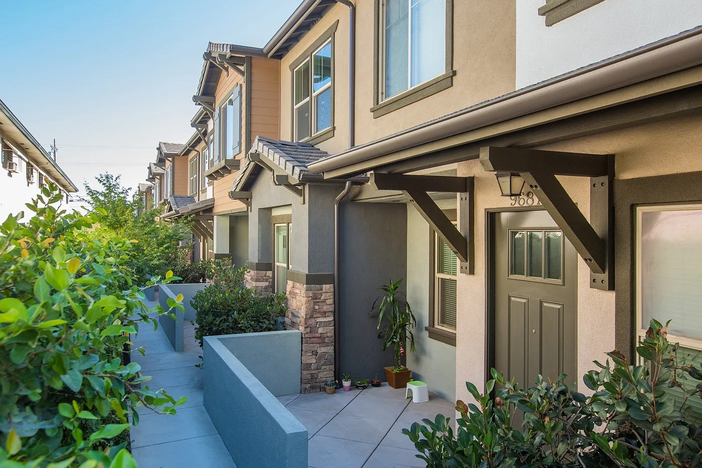 3 bed, 3.5 bath, 1768 sqft, $4,850 — Photo 1