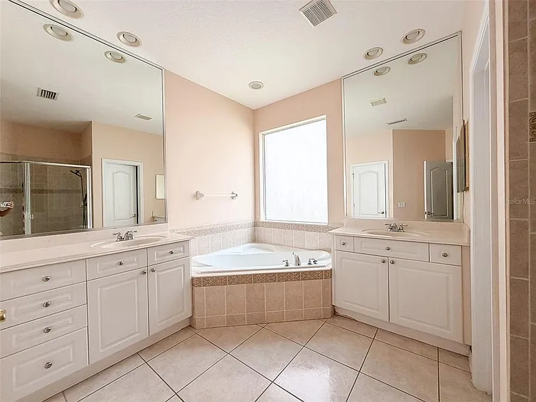 12947 Runswick Ave — Photo 21