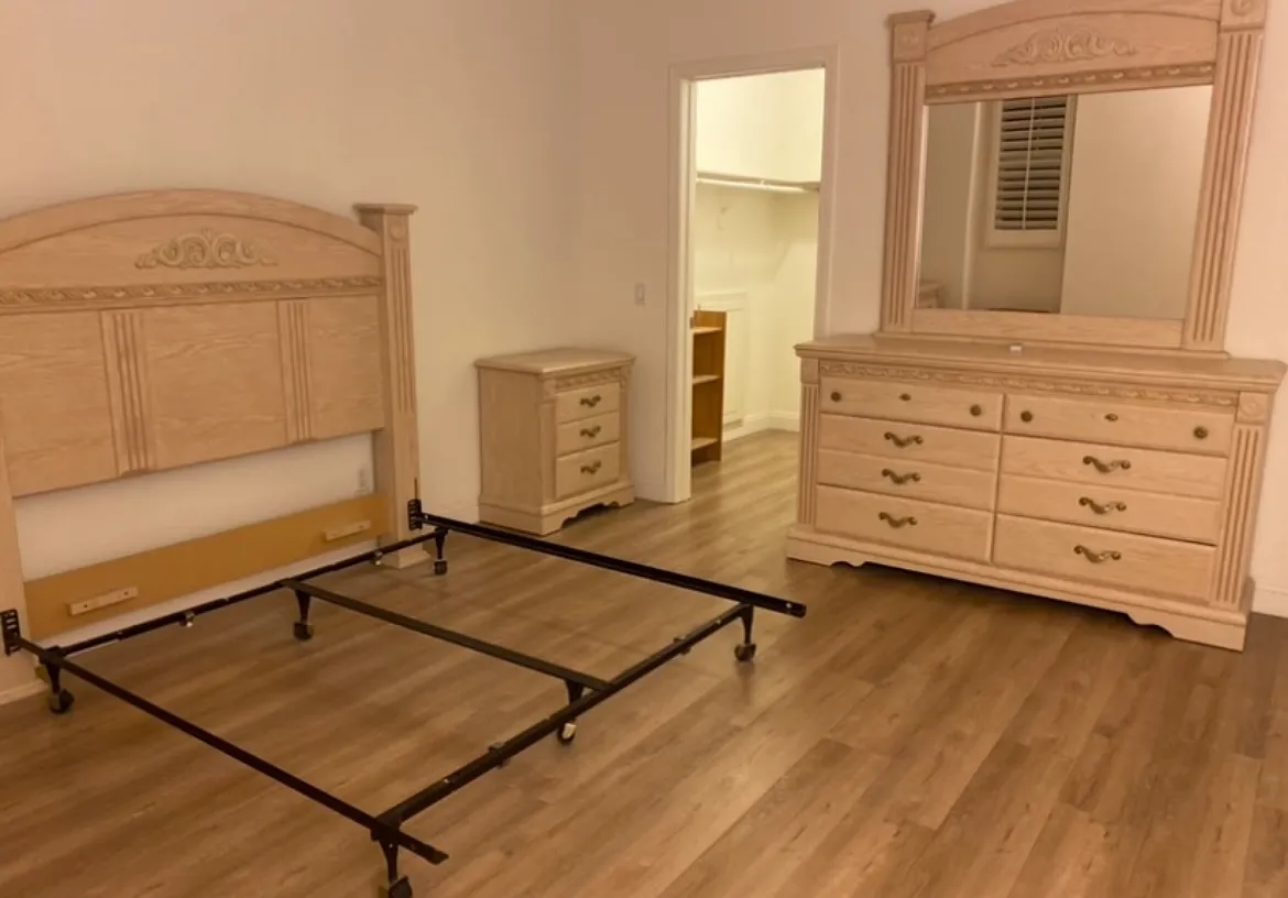 6 bed, 4300 sqft, $1,099 — Photo 3