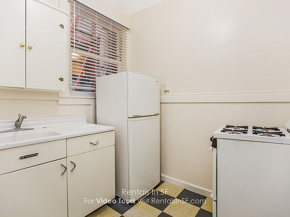 4th image of 833 Jones St APT 2
