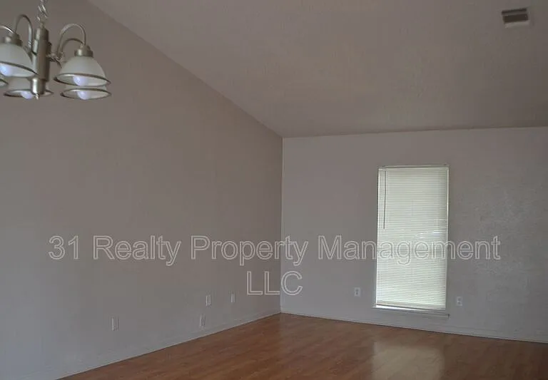 1520 Pebblewood Dr — Photo 3