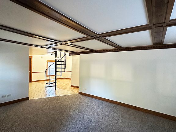 3rd image of 594 Glenview Ave