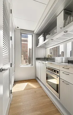 Rented by SR8 REALTY LLC | media 37