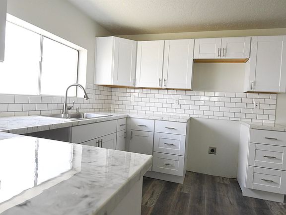 5th image of 238 W Main St