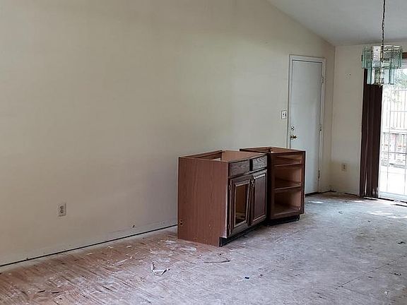 4th image of 20701 Shakespeare Dr