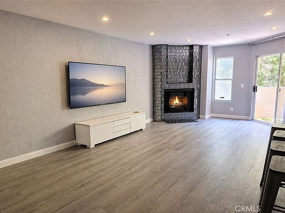4th image of 15455 Sherman Way APT 14