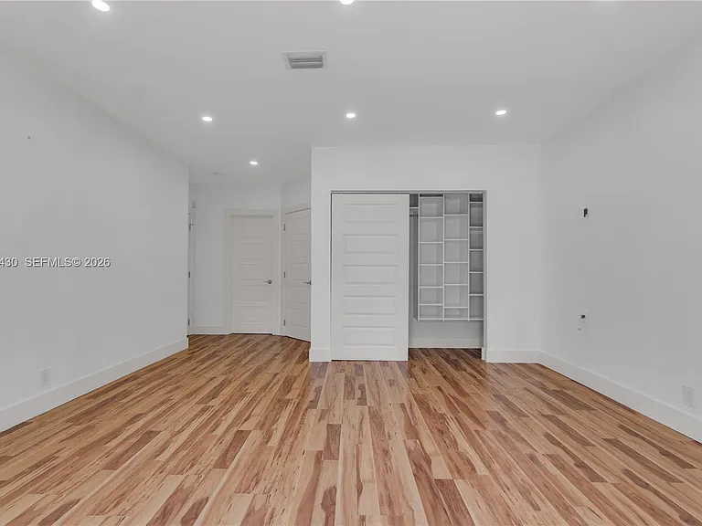 549 NE 12th Ave — Photo 33