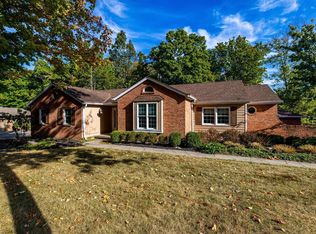 6131 Squirrelwoods Ln, Cincinnati, OH 45247