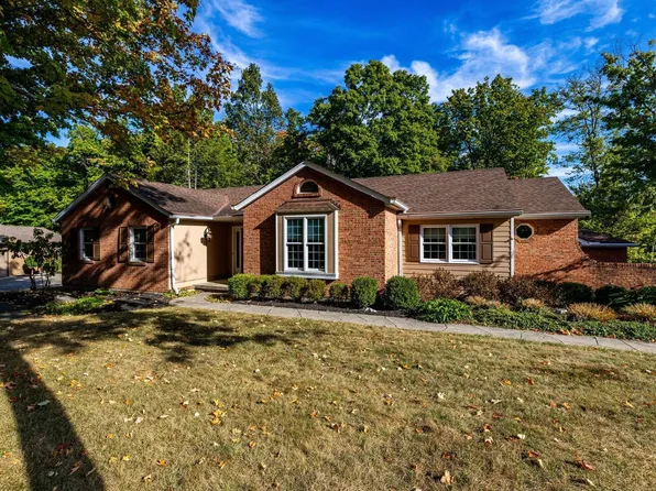 6131 Squirrelwoods Ln, Cincinnati, OH 45247