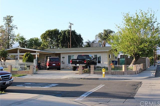1st image of 1735 E 5th St