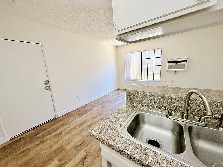 7423 N Lankershim Blvd #38 — Photo 5