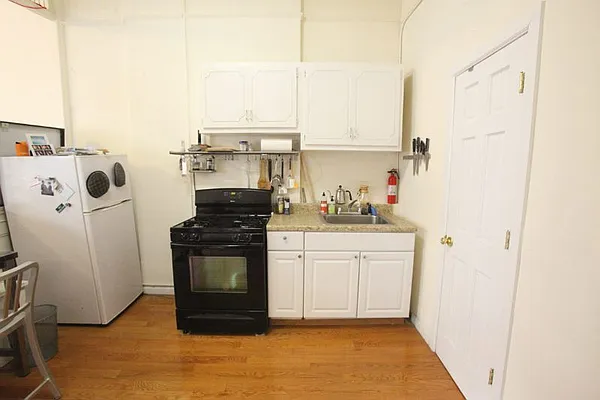 Rented by CG Realty | media 32