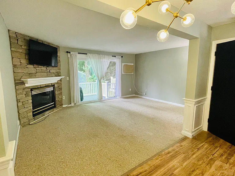 33 Apple Ln #B — Photo 2