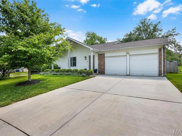 12754 Castlebar Dr, Saint Louis, MO 63146
