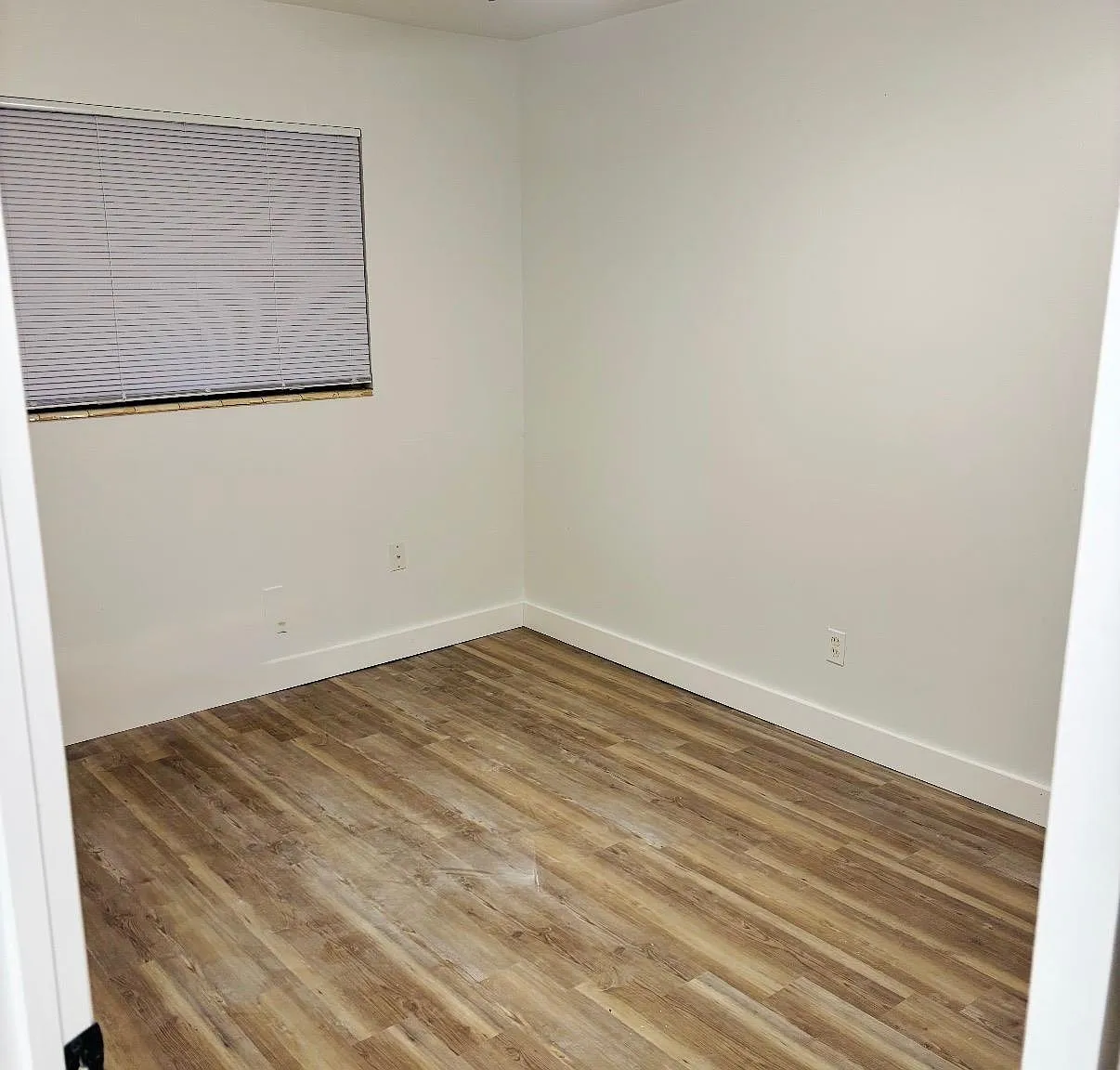 2 bed, 1.0 bath, $900 — Photo 4