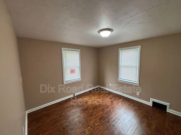 1145 Chase Ave — Photo 15