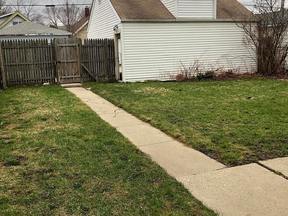 2nd image of 3465 N Fratney St