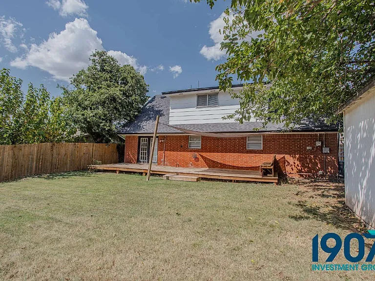 616 Redstone Ave — Photo 23