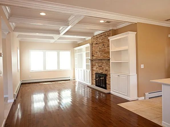 270 Hirschfeld Pl, New Milford, NJ 07646