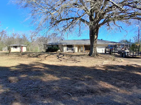 720 County Road 3315, Omaha, TX 75571