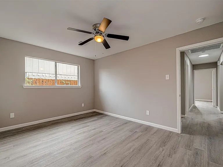 8619 Valley Meadow Dr — Photo 28