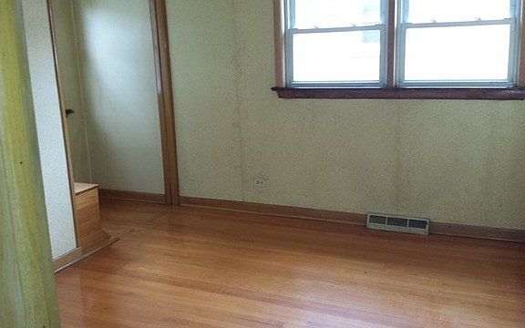 5th image of 108 Hyde Park Ave