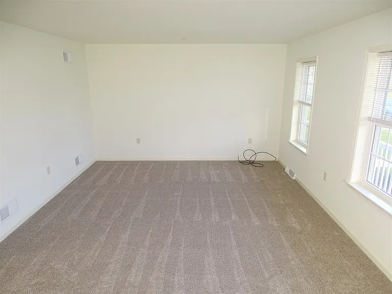 320 Meadow View Dr — Photo 3