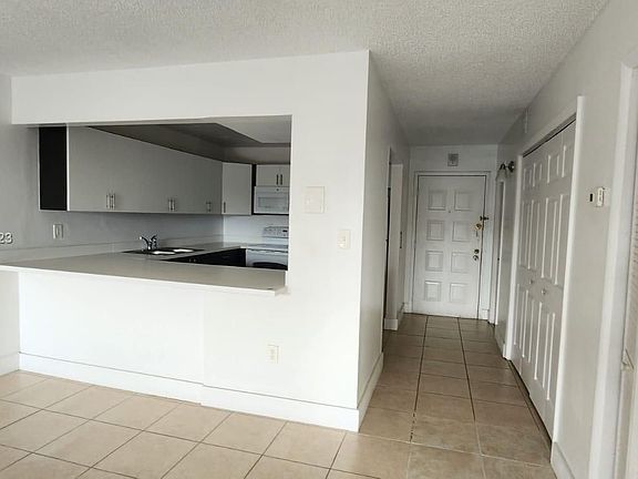4th image of 6940 Miami Gardens Dr APT 1-431