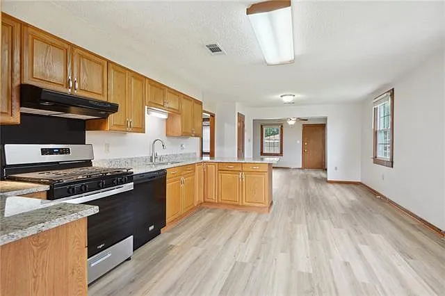 1001 Farrington Dr — Photo 5
