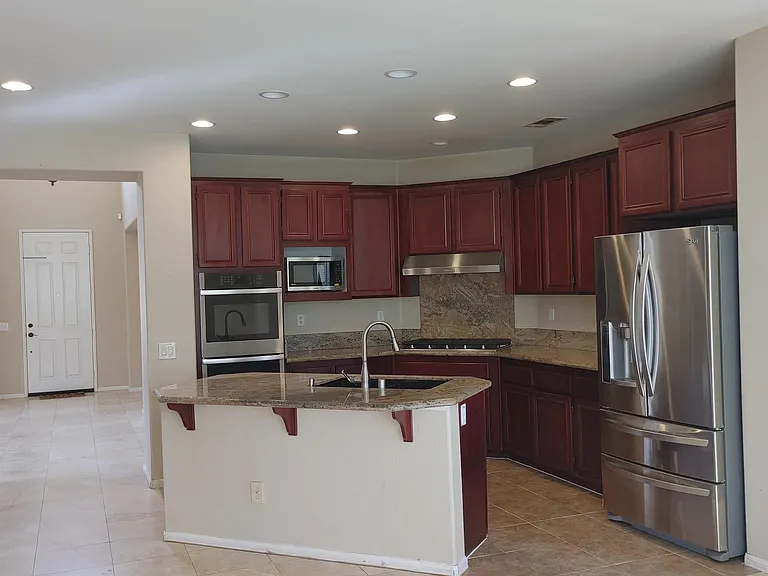 382 Edgewater Dr — Photo 7