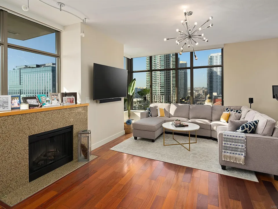 700 W East St #1303